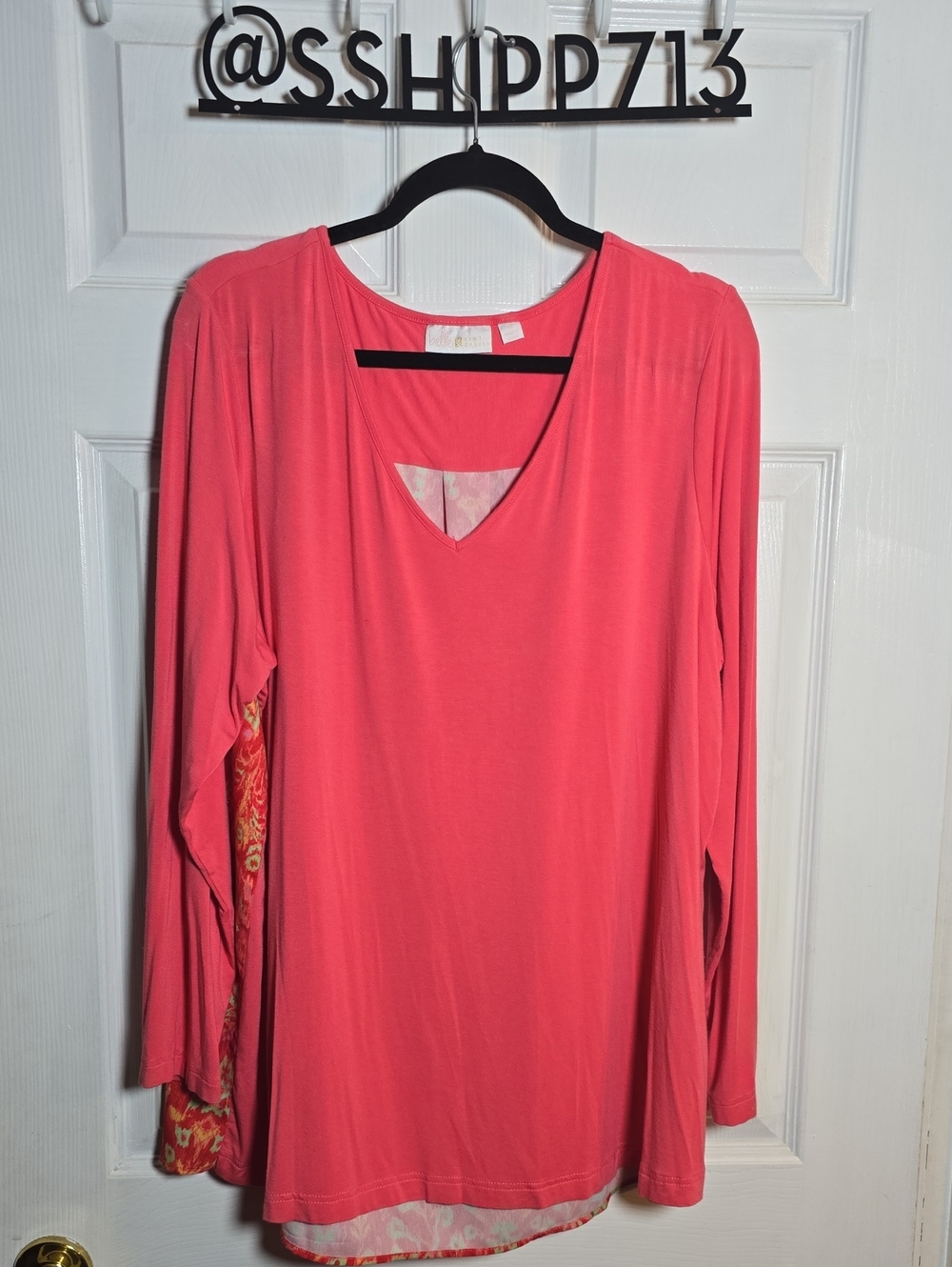 Belle By Susan Graval 1X Women’s Long‑Sleeve V‑Neck Top in Coral Pink